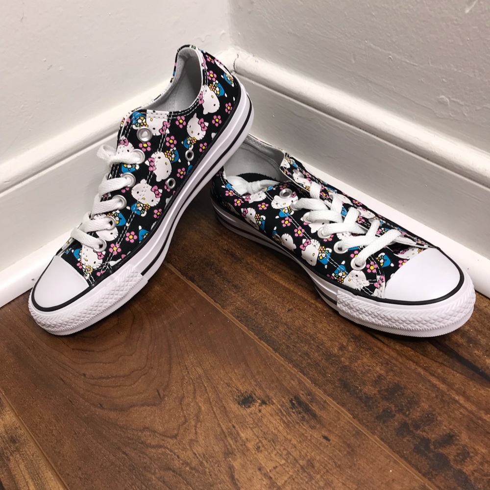 NWT Converse Limited 'Hello Kitty'  CTAS Ox Shoes